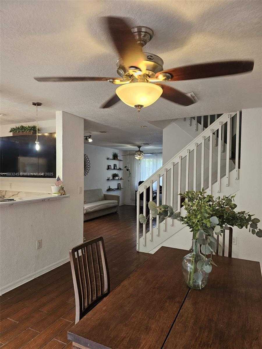 Small Image of 126 HIDDEN CT RD #27-D, Hollywood Number 2