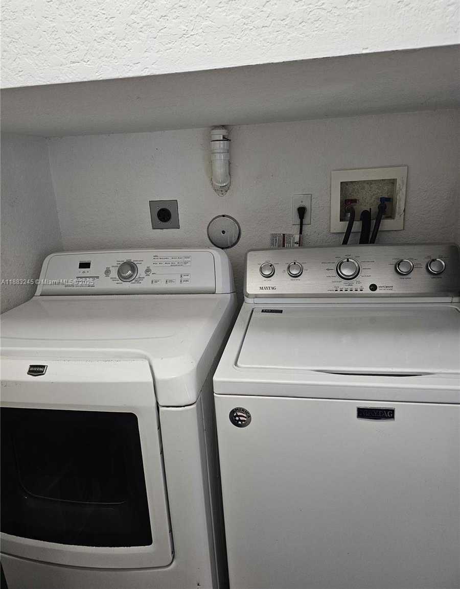 Small Image of 126 HIDDEN CT RD #27-D, Hollywood Number 6