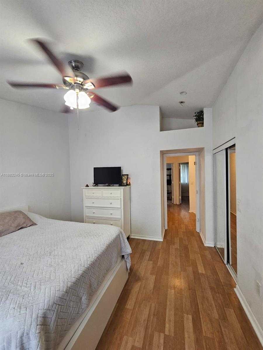 Small Image of 126 HIDDEN CT RD #27-D, Hollywood Number 8