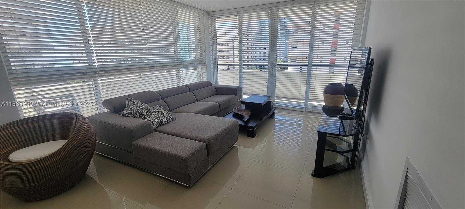 Small Image of 3200 COLLINS AVE #6-5, Miami Beach Number 14