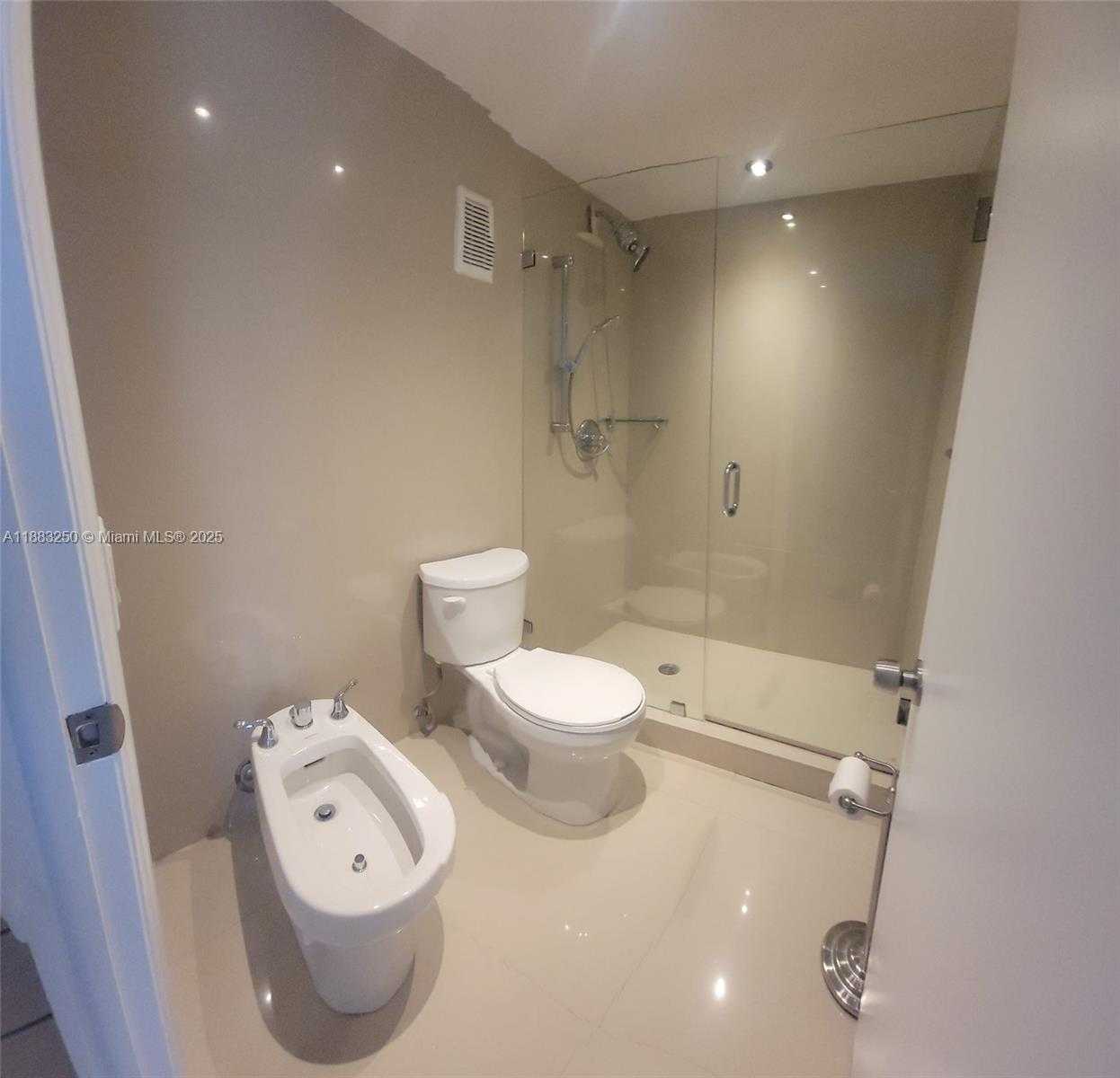 Small Image of 3200 COLLINS AVE #6-5, Miami Beach Number 4