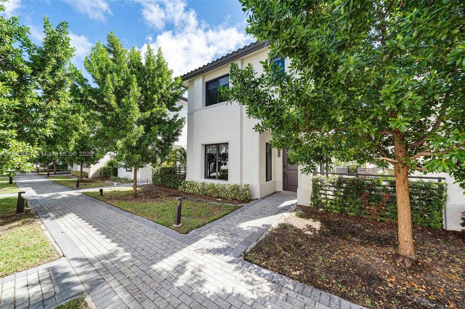 Small Image of 4408 NORTH WEST 80TH AVE, Doral Number 2