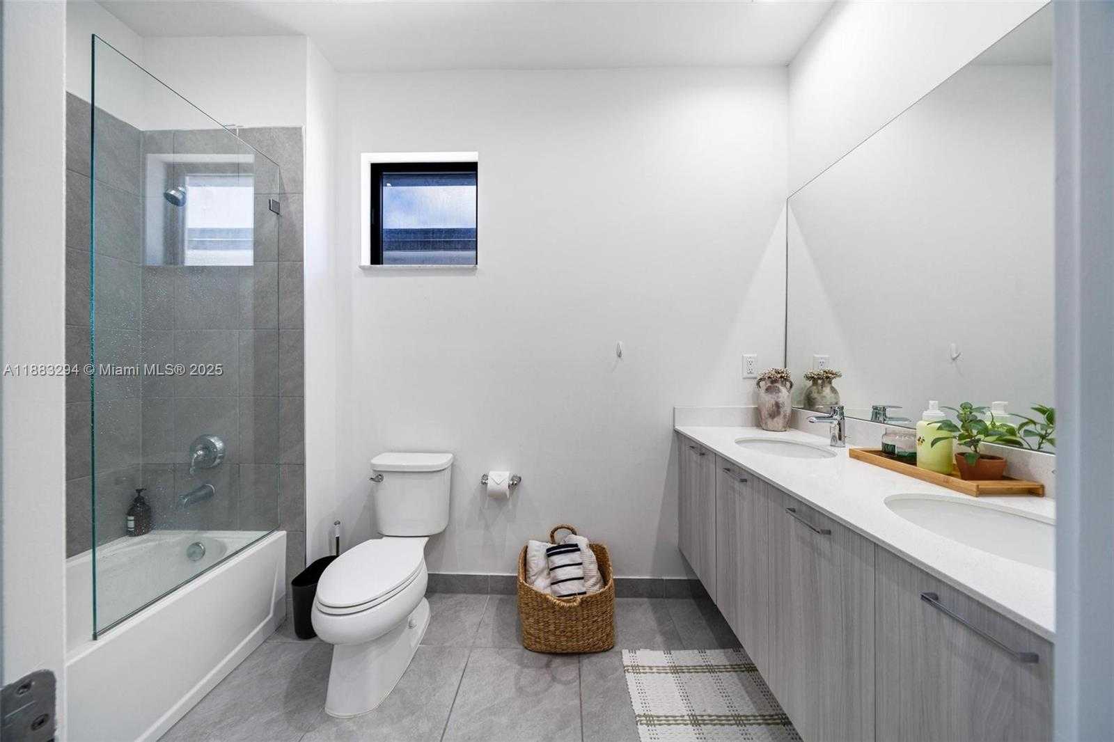 Small Image of 4408 NORTH WEST 80TH AVE, Doral Number 20