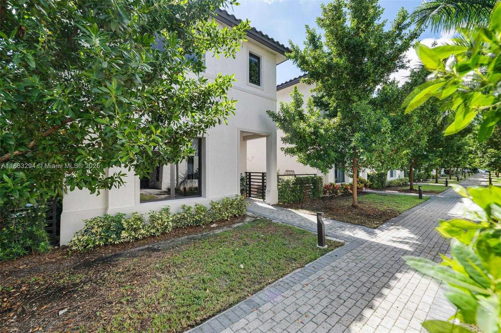 Small Image of 4408 NORTH WEST 80TH AVE, Doral Number 3