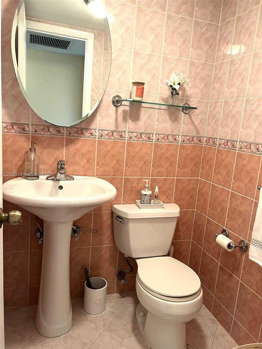 Small Image of 1600 SOUTH OCEAN DR #3D, Hollywood Number 31