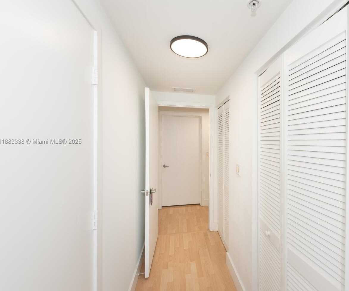 Small Image of 325 SOUTH BISCAYNE BLVD #3915, Miami Number 16