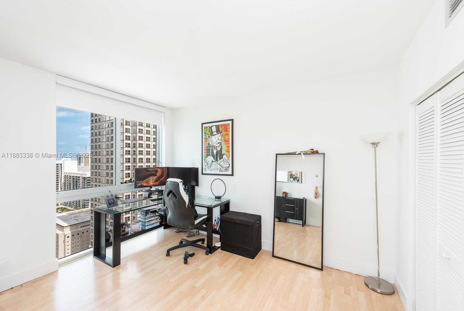 Small Image of 325 SOUTH BISCAYNE BLVD #3915, Miami Number 18