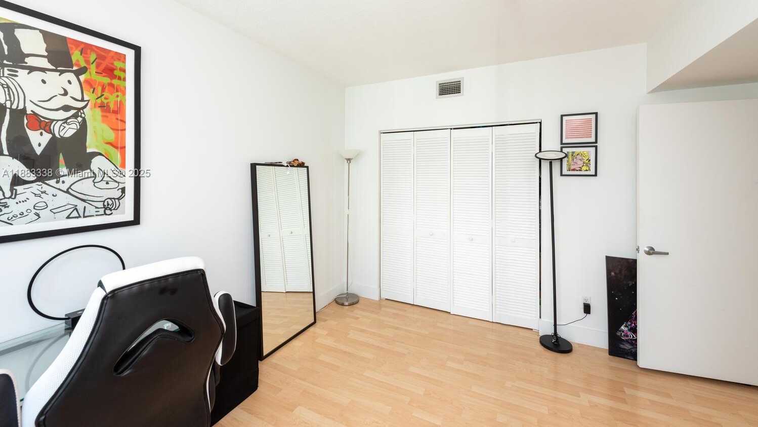 Small Image of 325 SOUTH BISCAYNE BLVD #3915, Miami Number 19