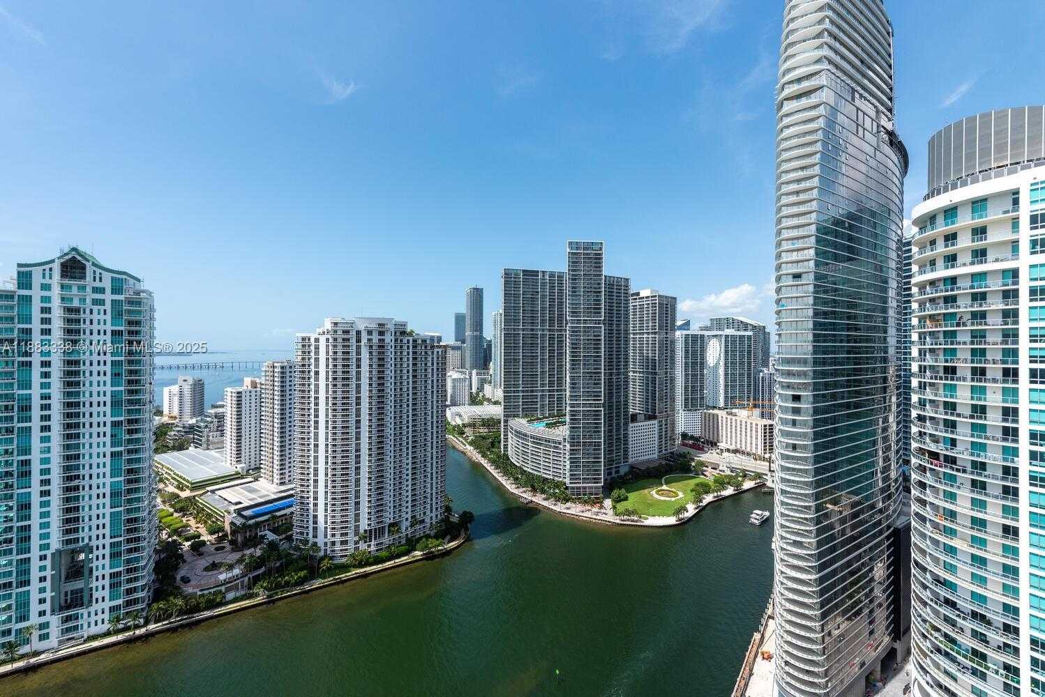 Small Image of 325 SOUTH BISCAYNE BLVD #3915, Miami Number 4