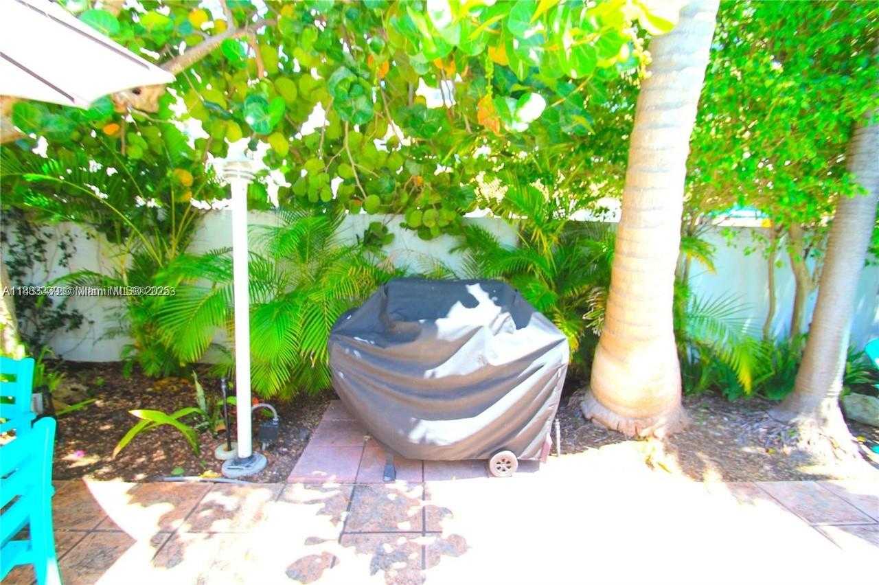 Small Image of 1390 OCEAN DR #502, Miami Beach Number 10