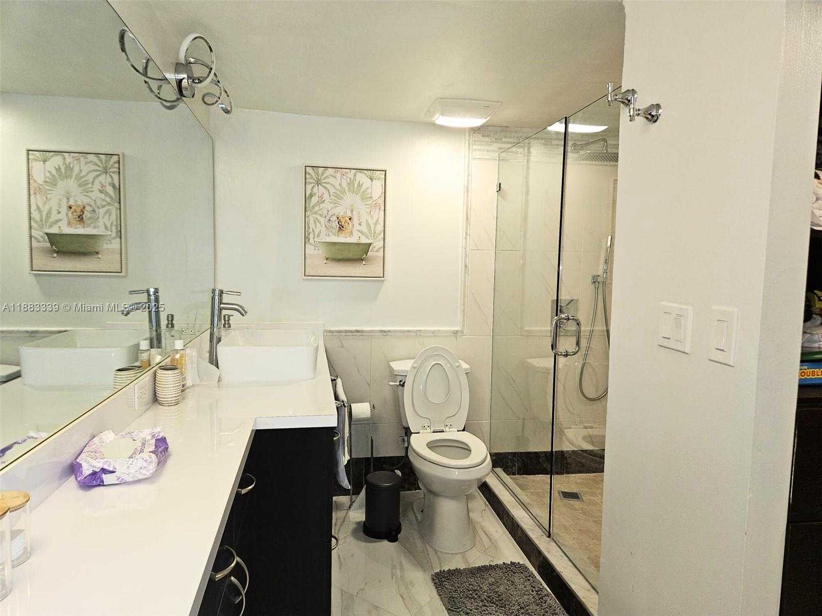 Small Image of 1390 OCEAN DR #502, Miami Beach Number 4