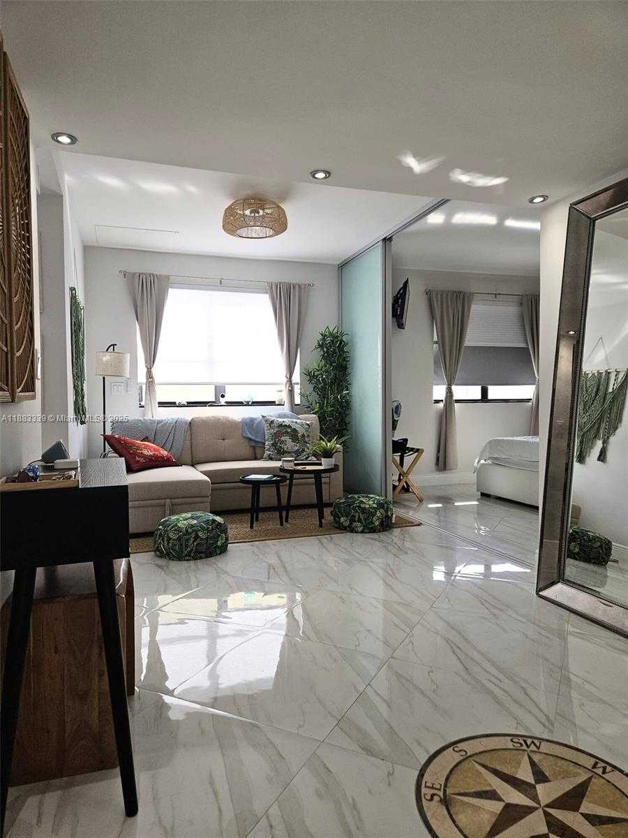 Small Image of 1390 OCEAN DR #502, Miami Beach Number 5
