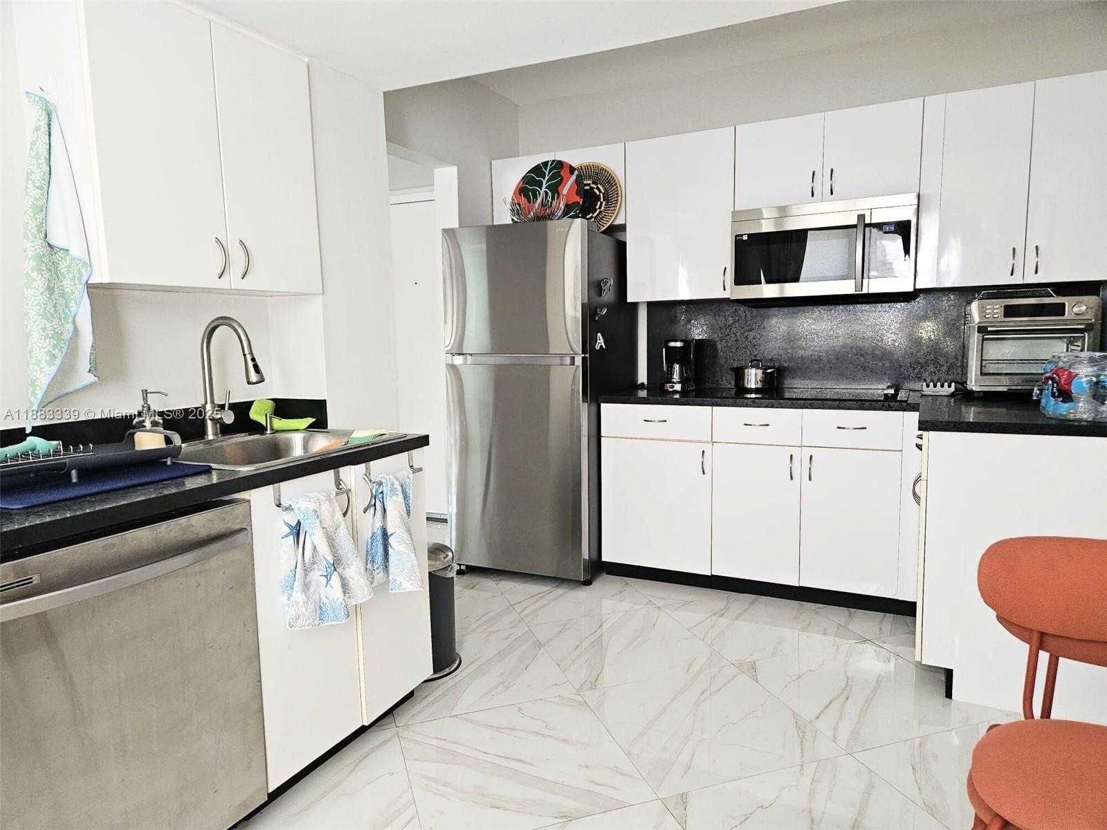 Small Image of 1390 OCEAN DR #502, Miami Beach Number 6
