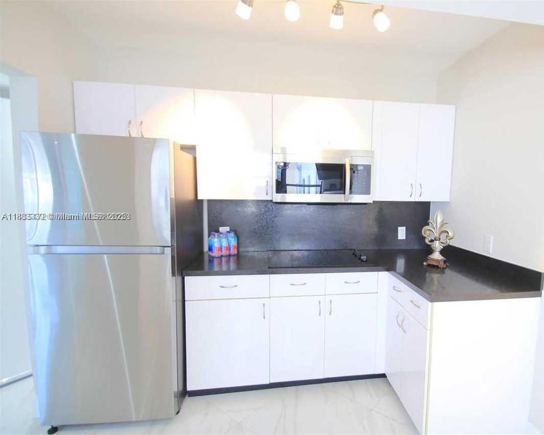 Small Image of 1390 OCEAN DR #502, Miami Beach Number 7