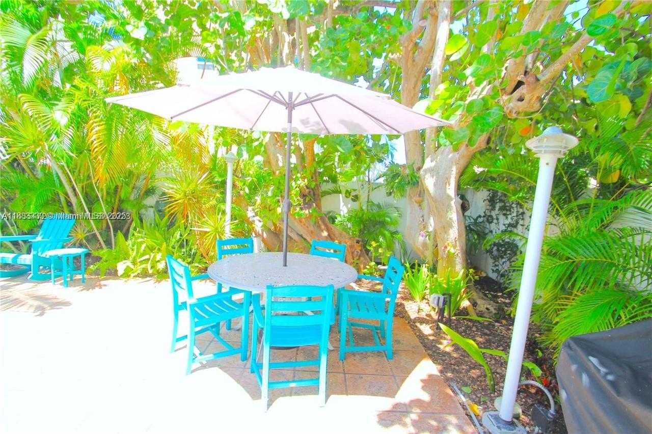 Small Image of 1390 OCEAN DR #502, Miami Beach Number 9