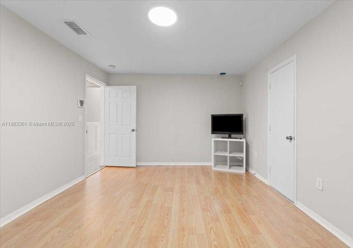 Small Image of 15327 SOUTH WEST 179TH TER, Miami Number 11