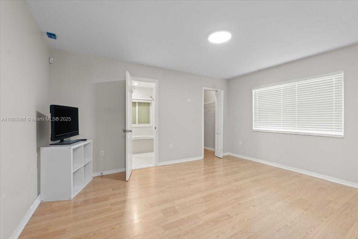 Small Image of 15327 SOUTH WEST 179TH TER, Miami Number 5
