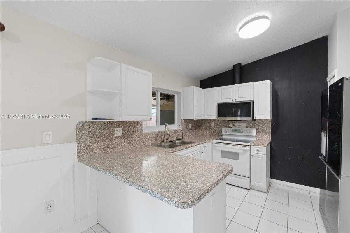 Small Image of 15327 SOUTH WEST 179TH TER, Miami Number 9