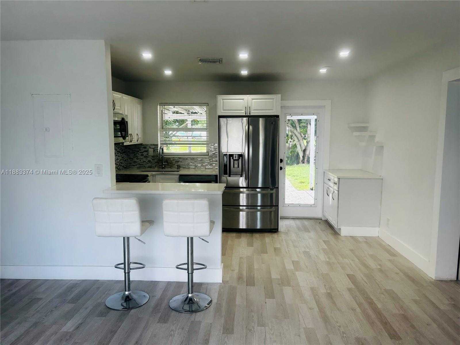 Small Image of 6318 NORTH WEST 24TH CT, Margate Number 2