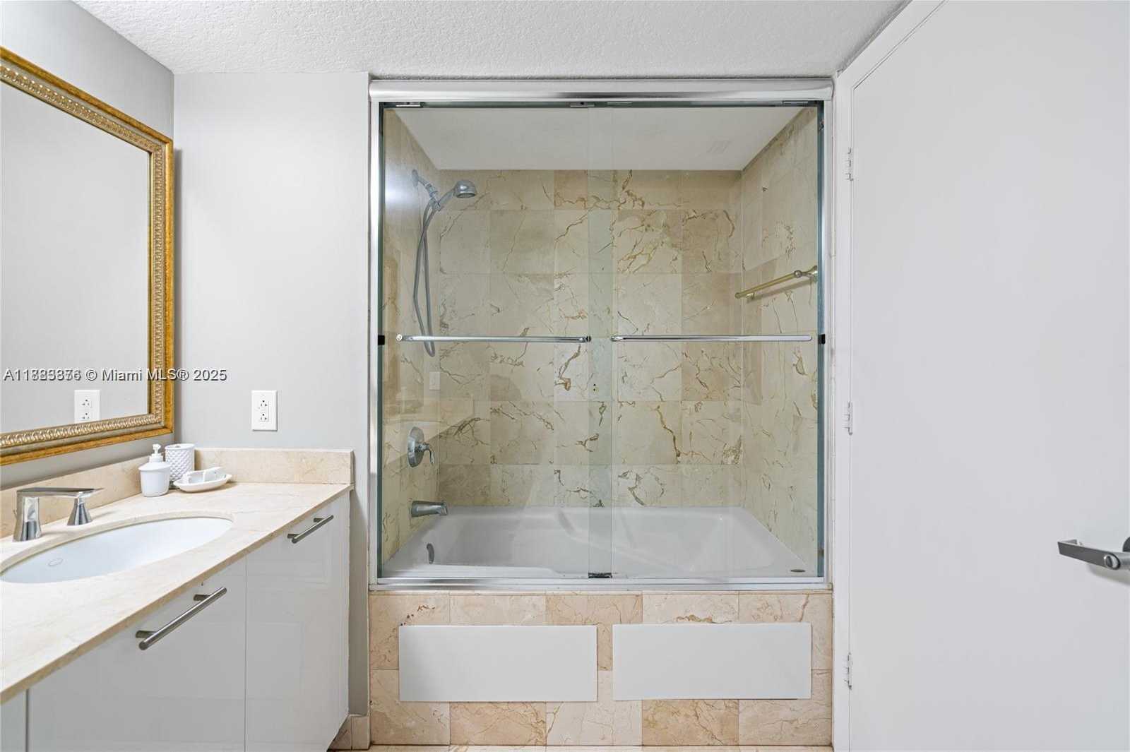 Small Image of 1800 NORTH BAYSHORE DR #3207, Miami Number 21