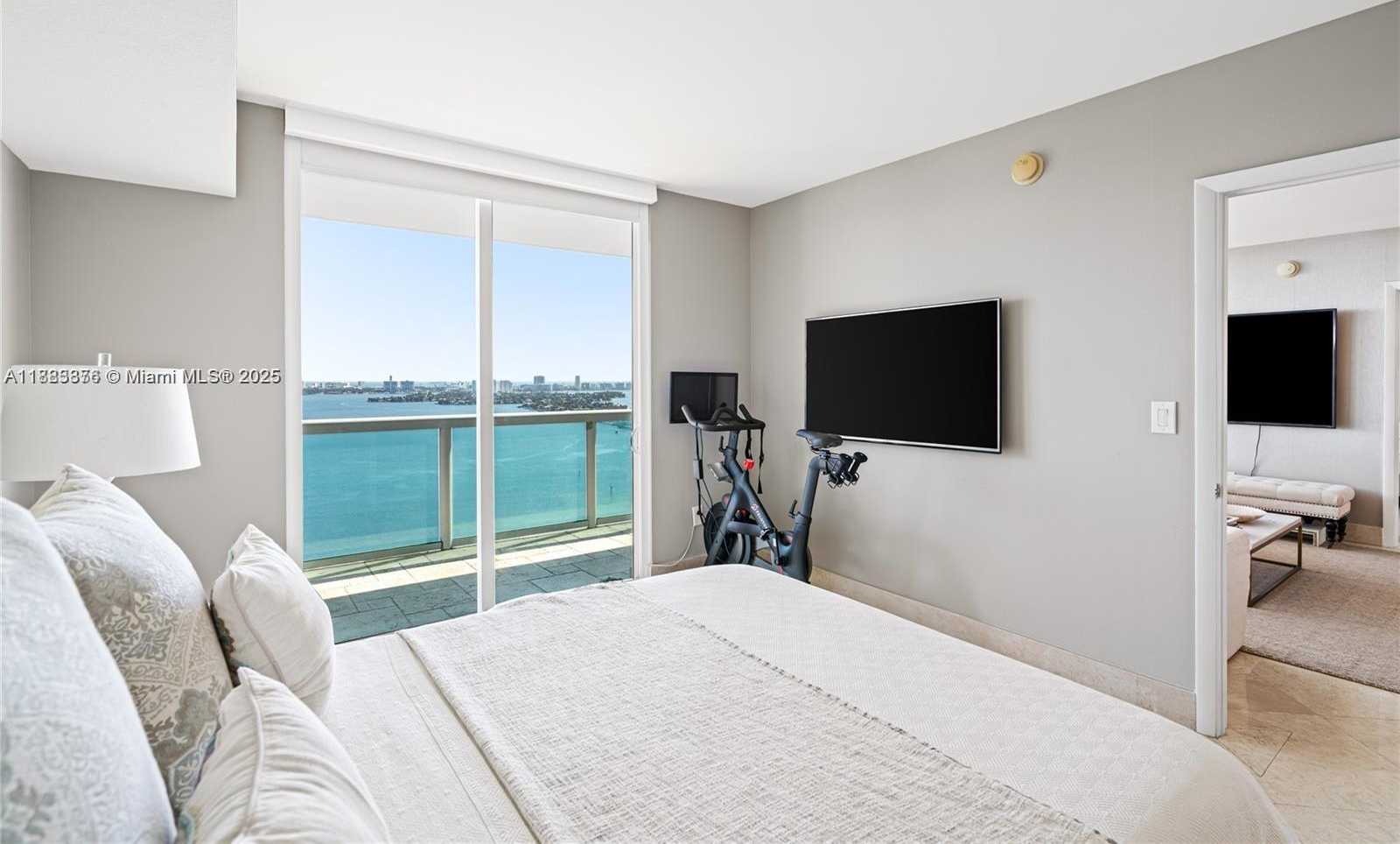 Small Image of 1800 NORTH BAYSHORE DR #3207, Miami Number 24