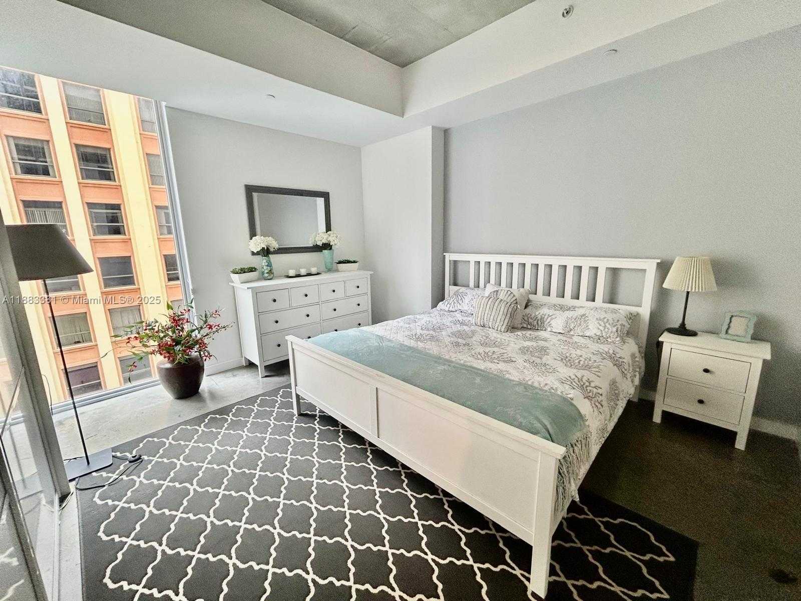 Imagen de Pequeño Objeto