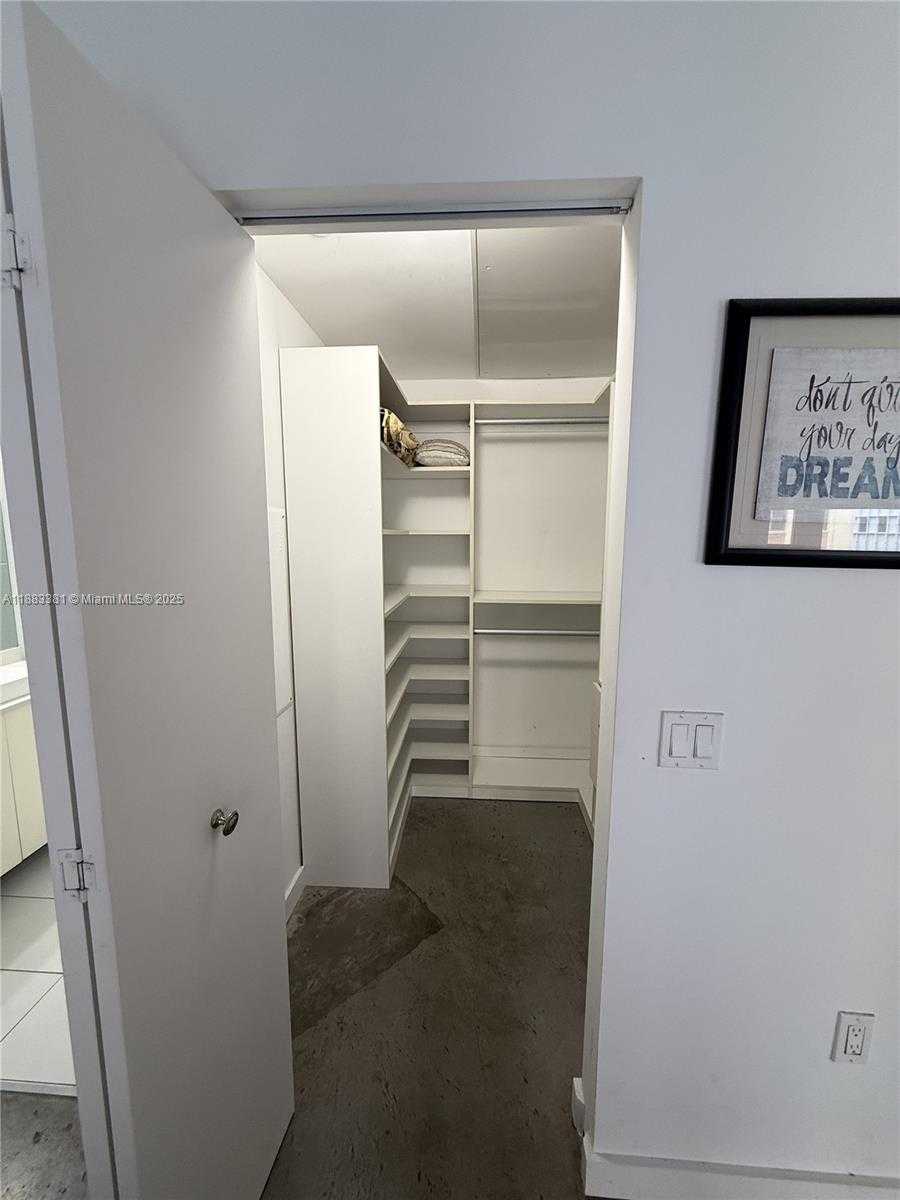 Imagen de Pequeño Objeto