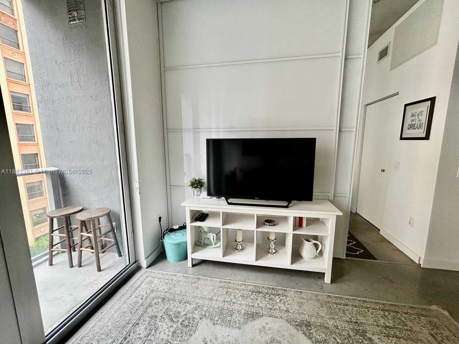 Imagen de Pequeño Objeto