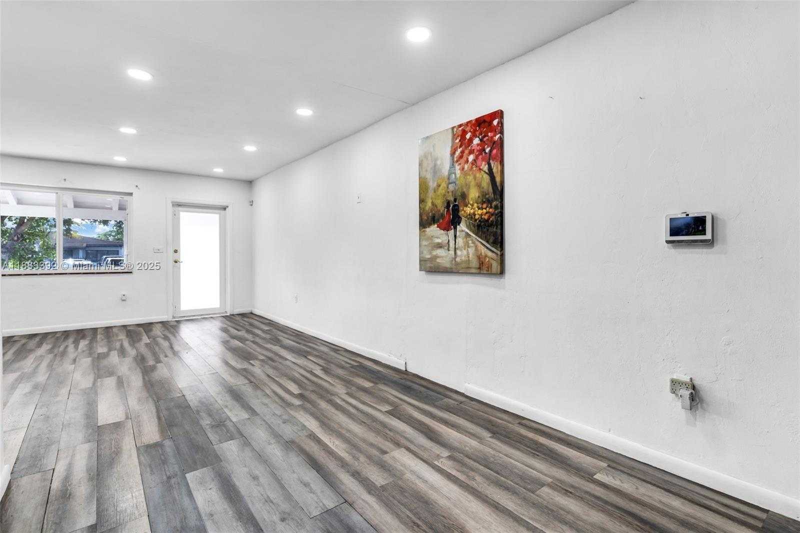 Small Image of 701 TAMIAMI CANAL RD, Miami Number 10