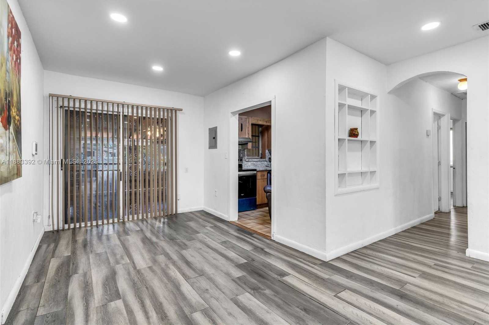 Small Image of 701 TAMIAMI CANAL RD, Miami Number 12