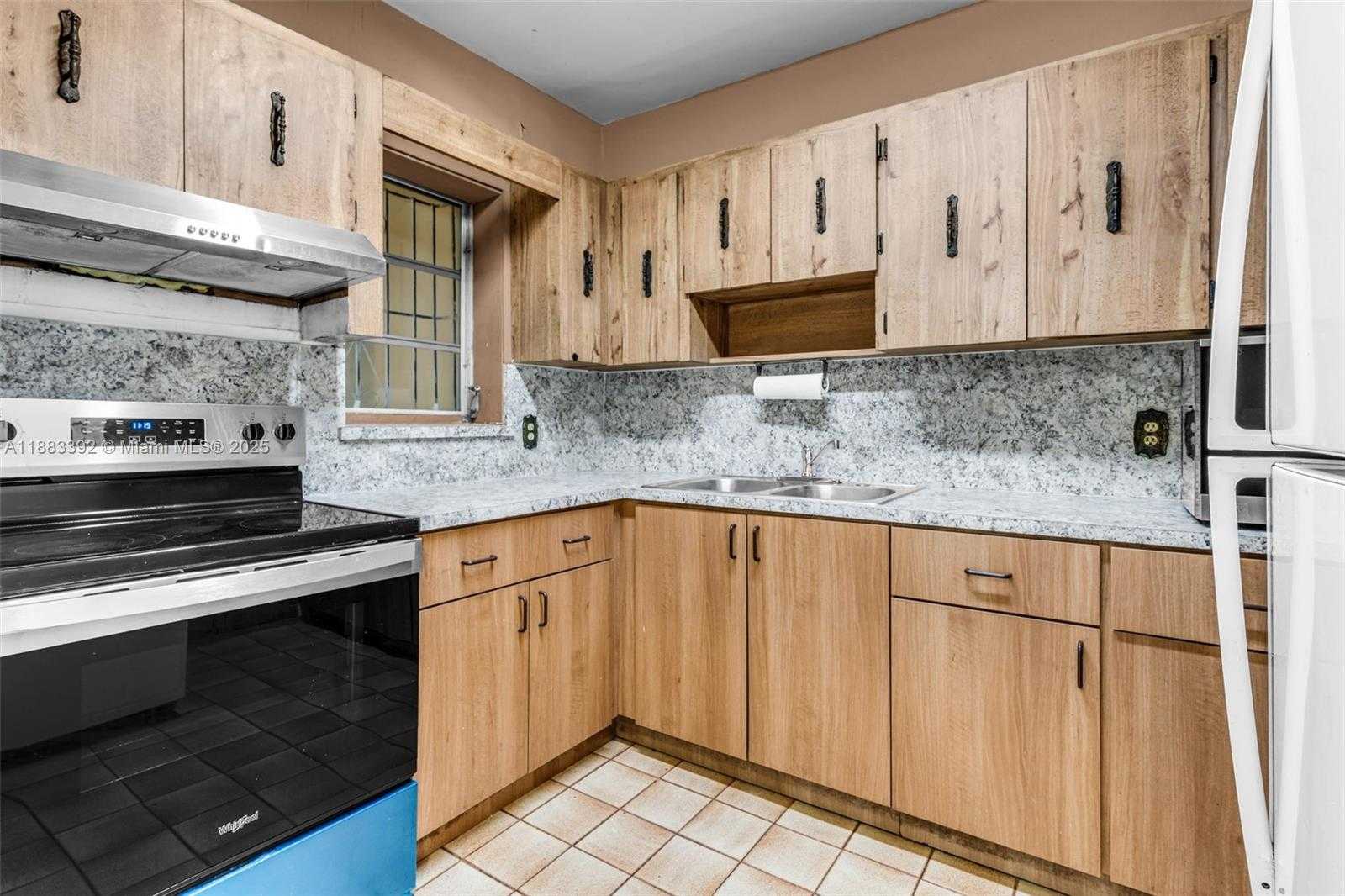 Small Image of 701 TAMIAMI CANAL RD, Miami Number 14