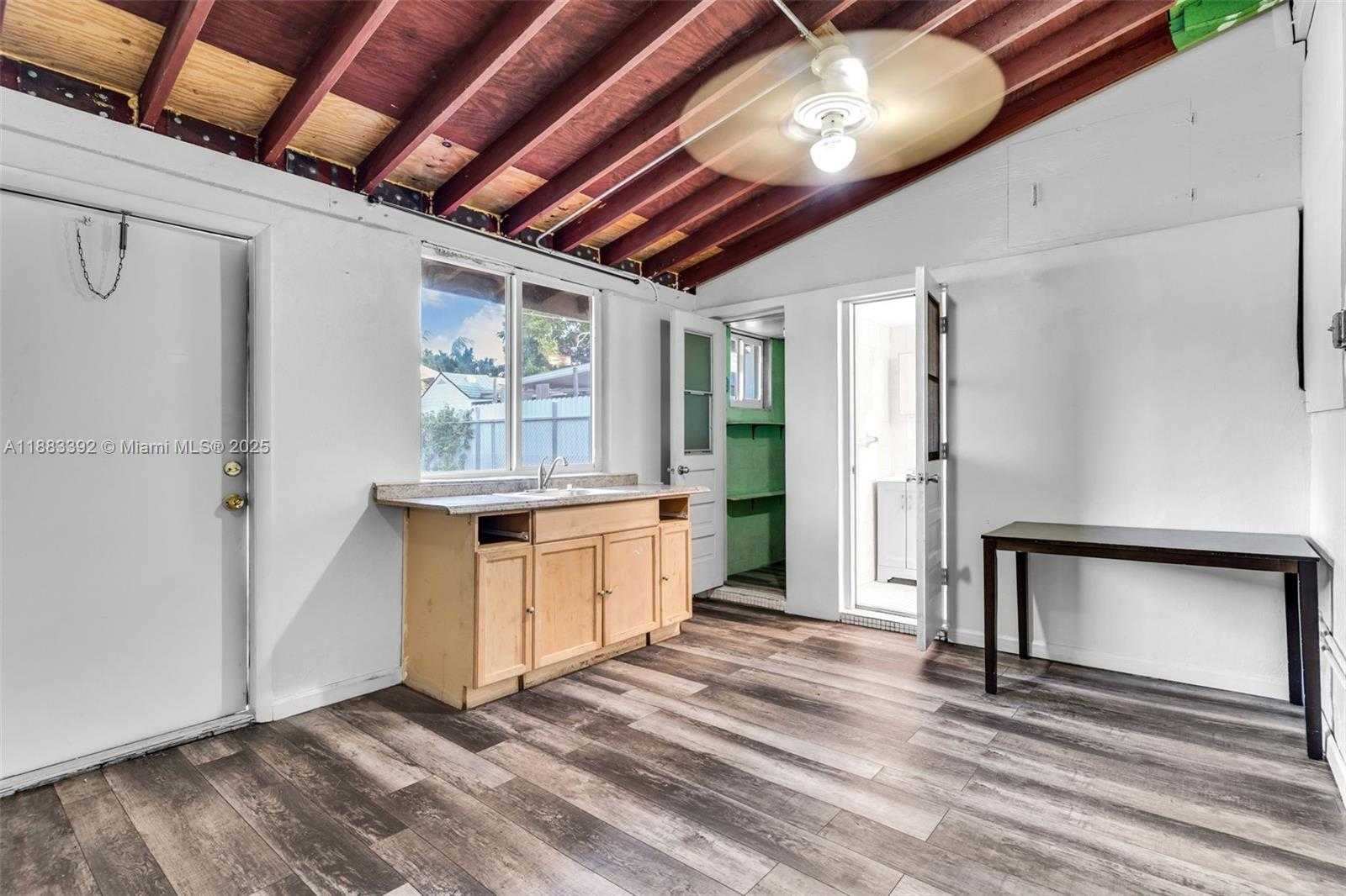 Small Image of 701 TAMIAMI CANAL RD, Miami Number 26