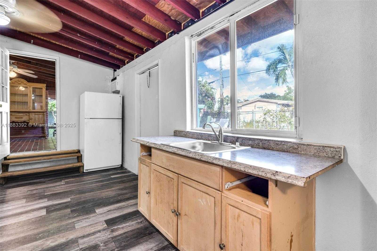Small Image of 701 TAMIAMI CANAL RD, Miami Number 28