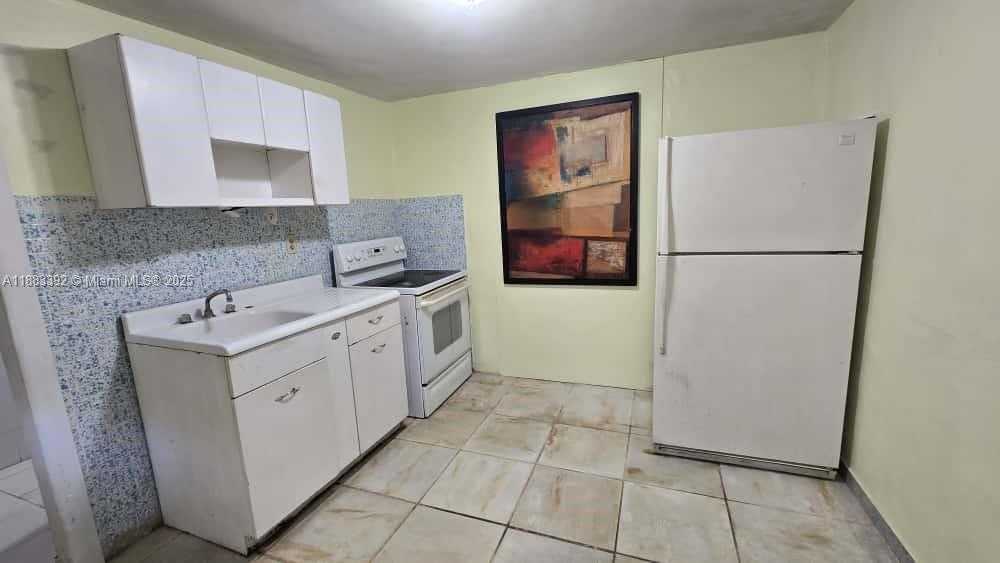 Small Image of 701 TAMIAMI CANAL RD, Miami Number 36