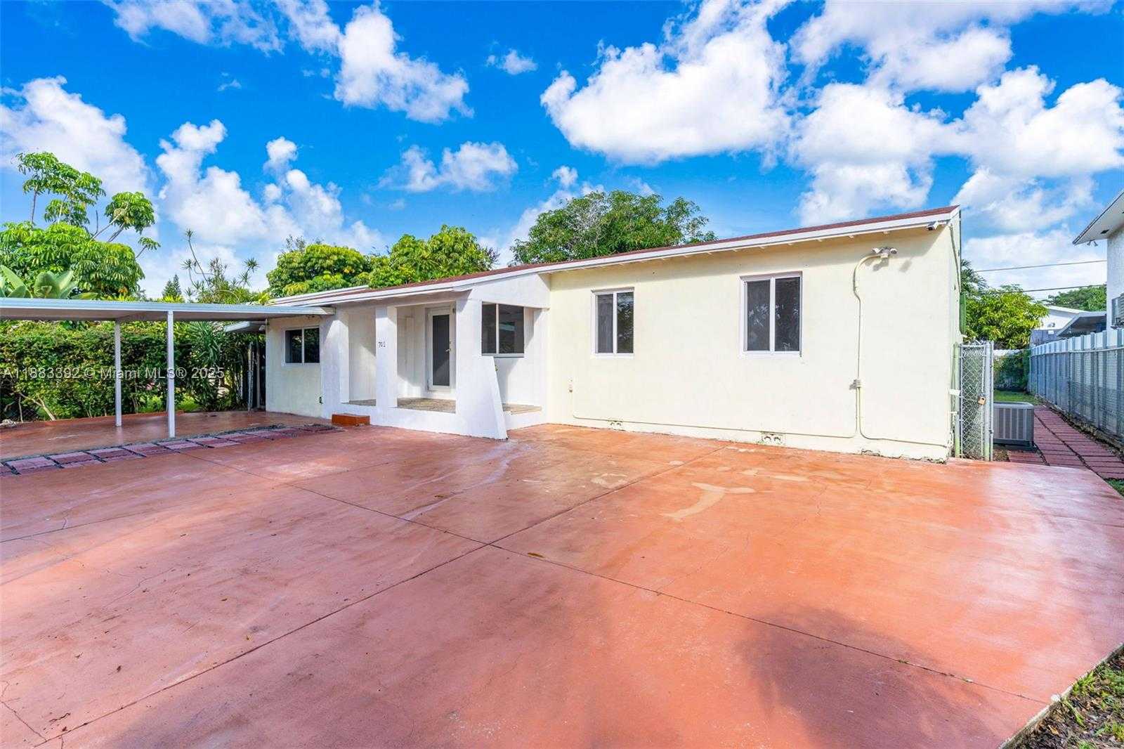 Small Image of 701 TAMIAMI CANAL RD, Miami Number 4