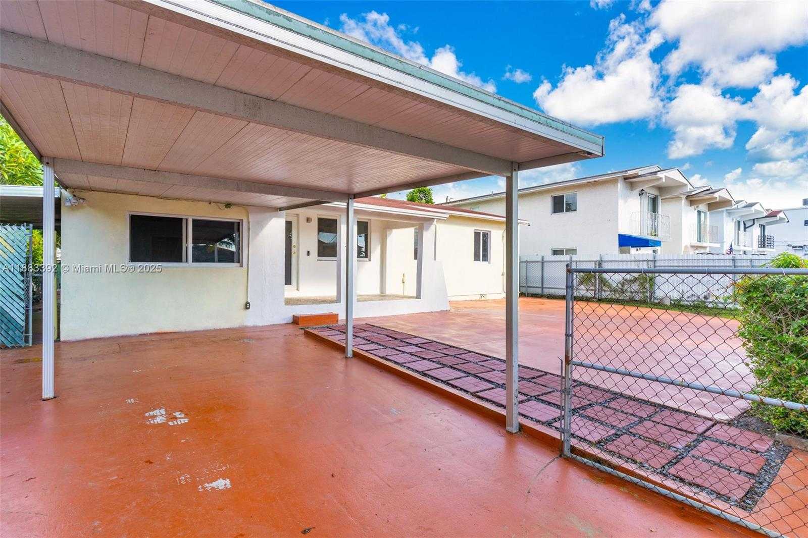 Small Image of 701 TAMIAMI CANAL RD, Miami Number 5