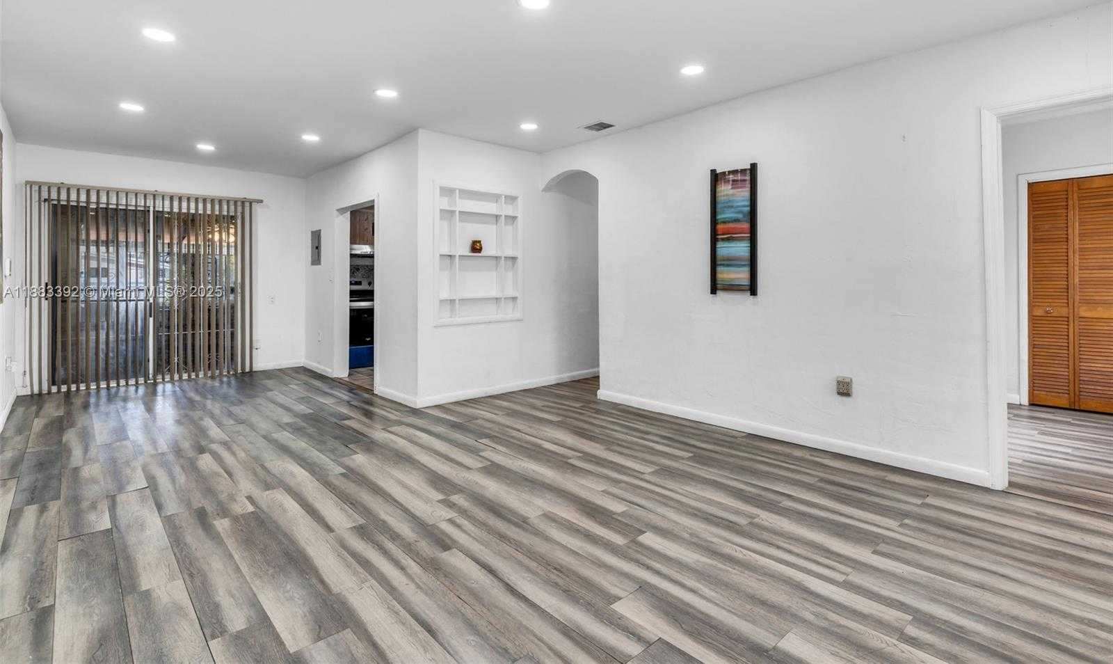 Small Image of 701 TAMIAMI CANAL RD, Miami Number 6