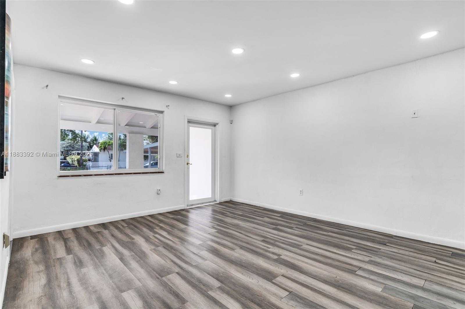 Small Image of 701 TAMIAMI CANAL RD, Miami Number 9