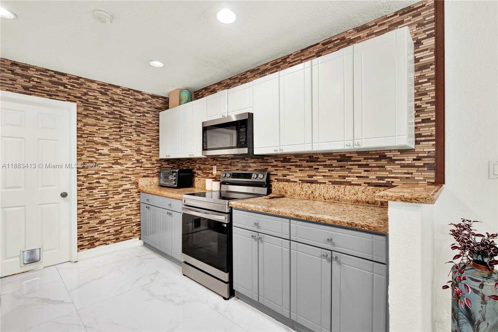 Small Image of 6400 SOUTH WEST 62ND CT, South Miami Number 10
