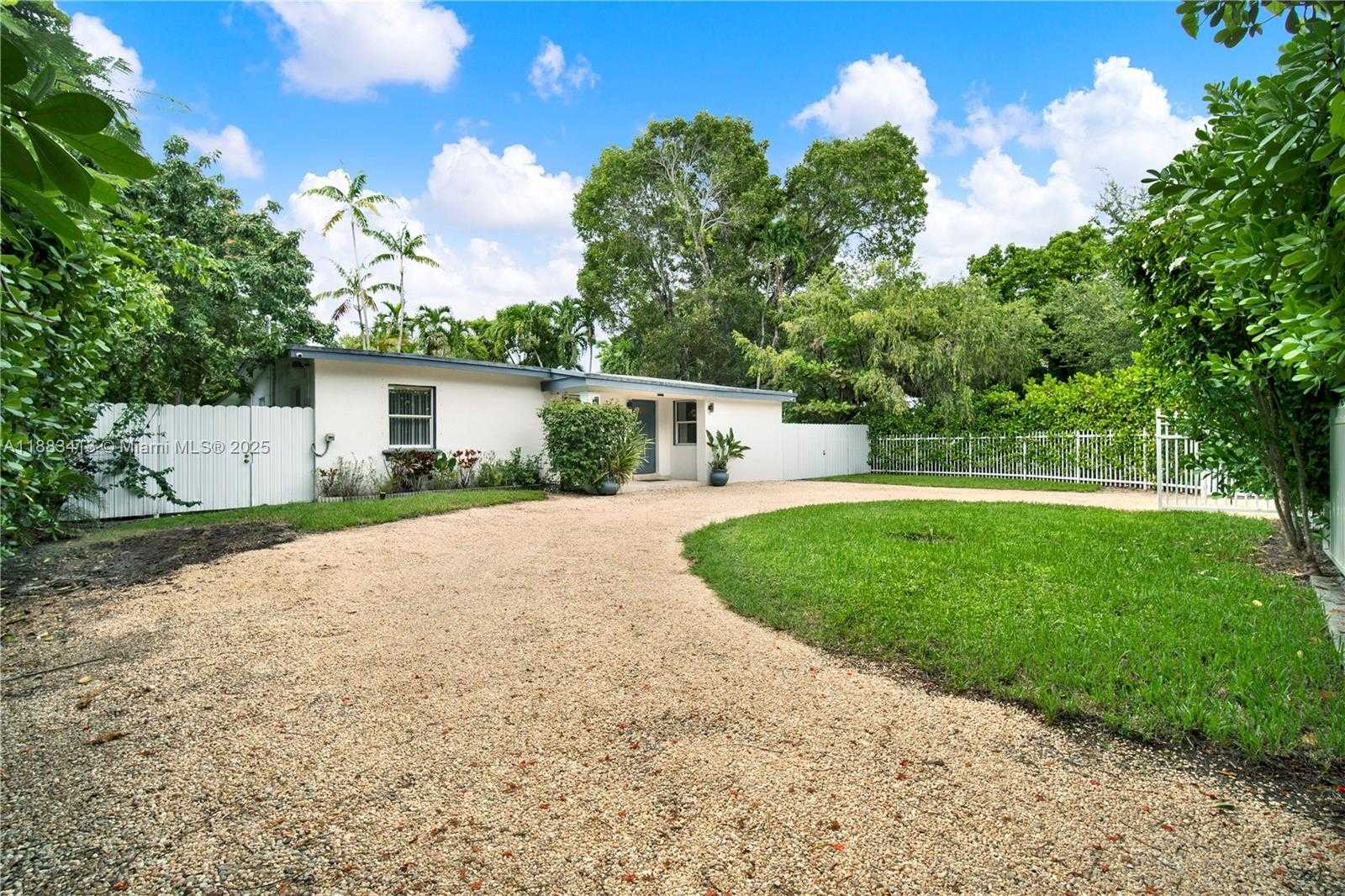 Small Image of 6400 SOUTH WEST 62ND CT, South Miami Number 2
