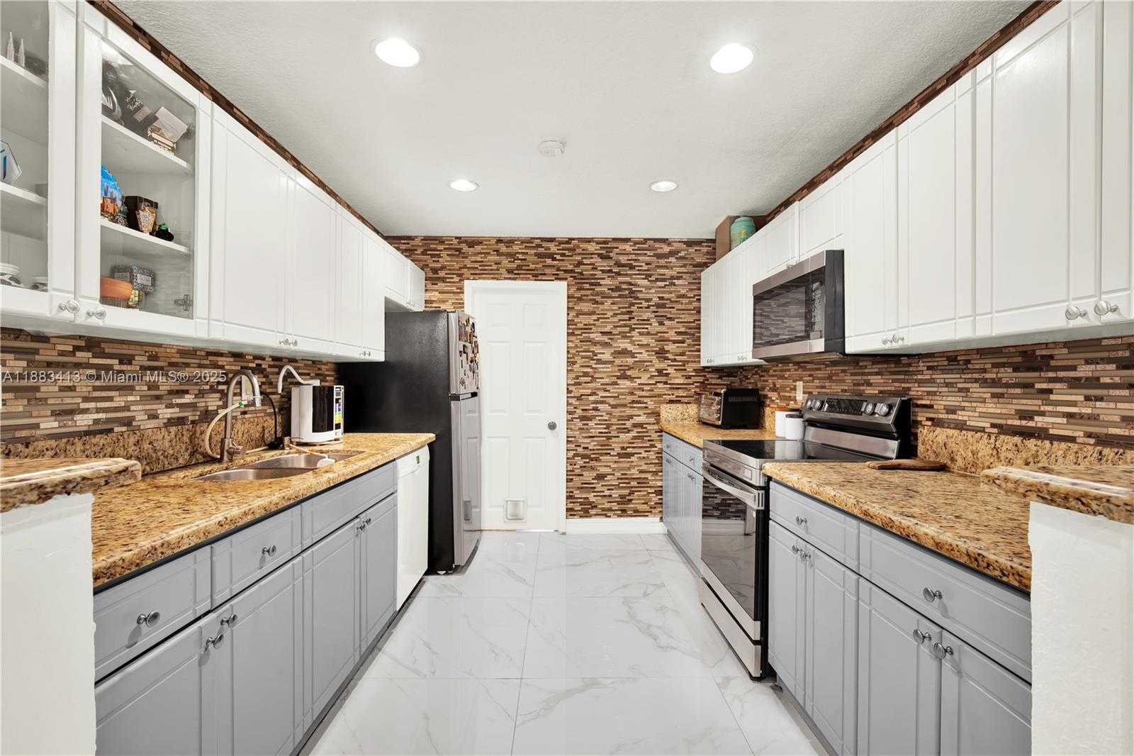 Small Image of 6400 SOUTH WEST 62ND CT, South Miami Number 8