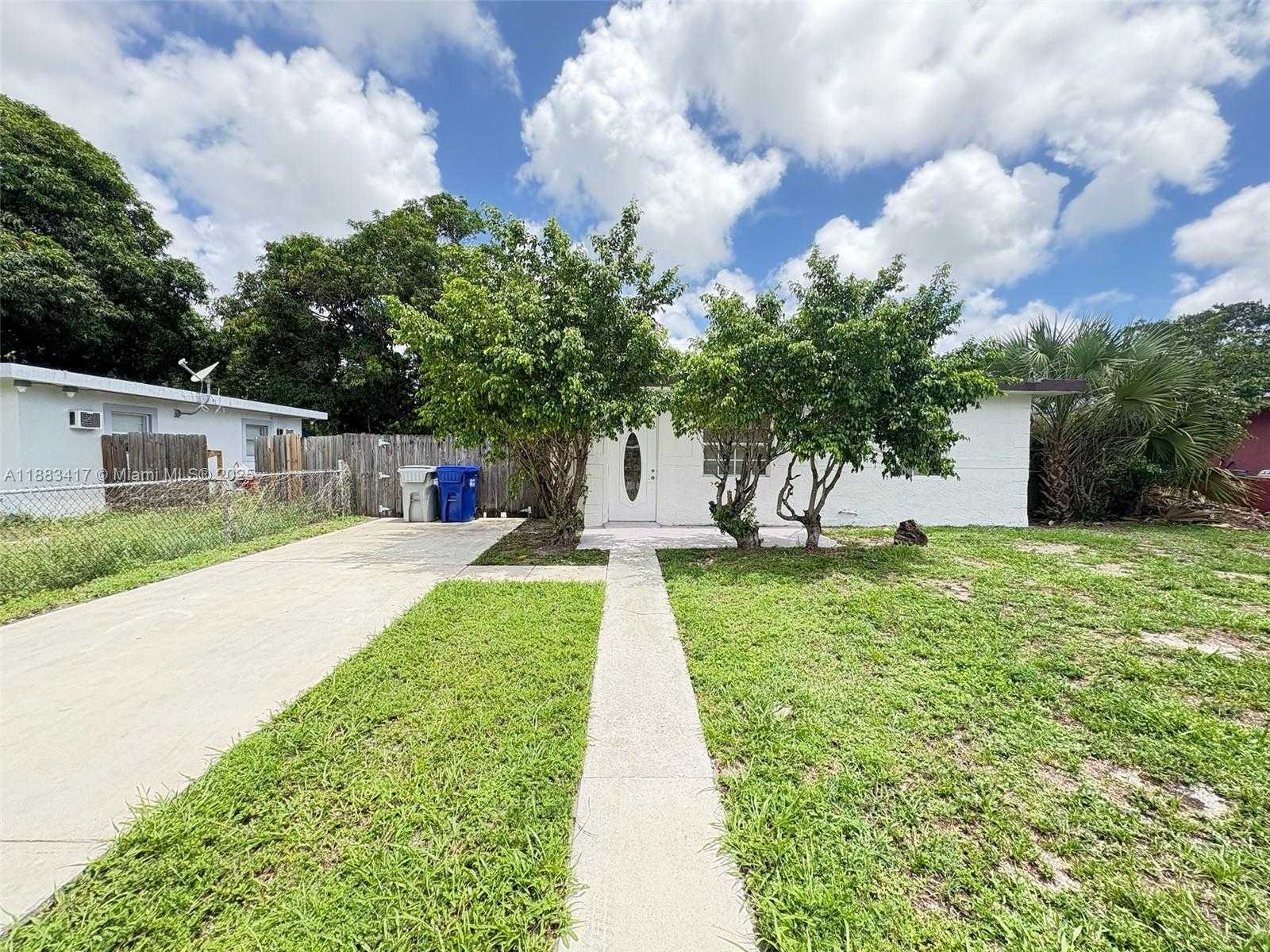 Small Image of 2443 NORTH WEST 7TH ST, Pompano Beach Number 3