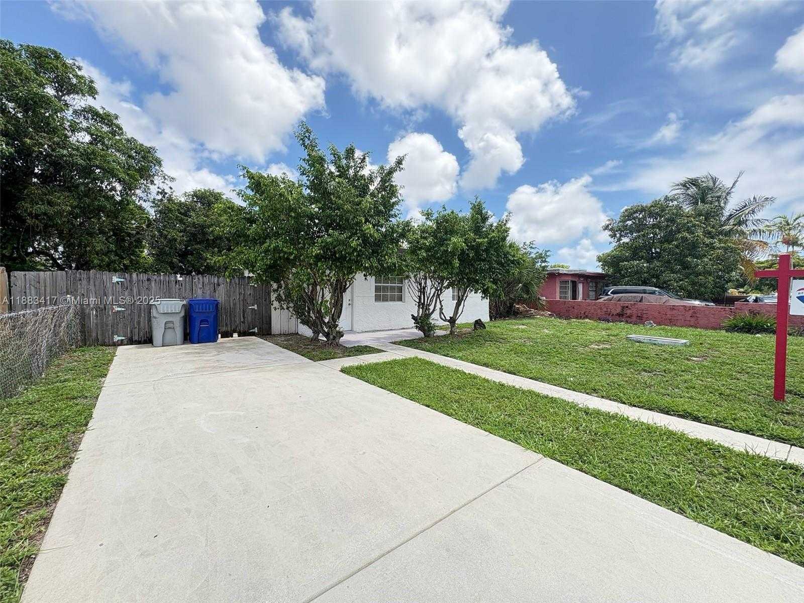 Small Image of 2443 NORTH WEST 7TH ST, Pompano Beach Number 4