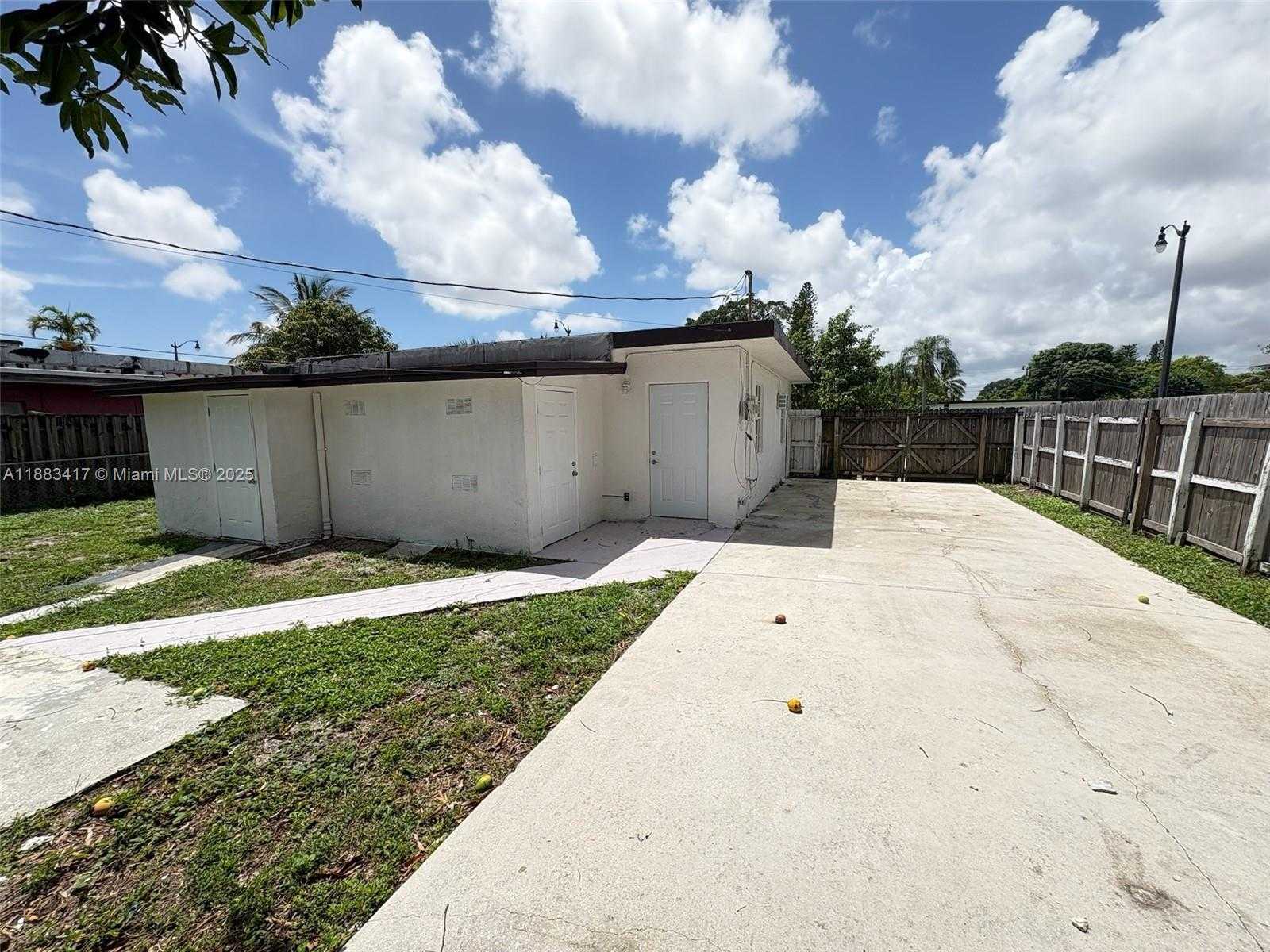 Small Image of 2443 NORTH WEST 7TH ST, Pompano Beach Number 6