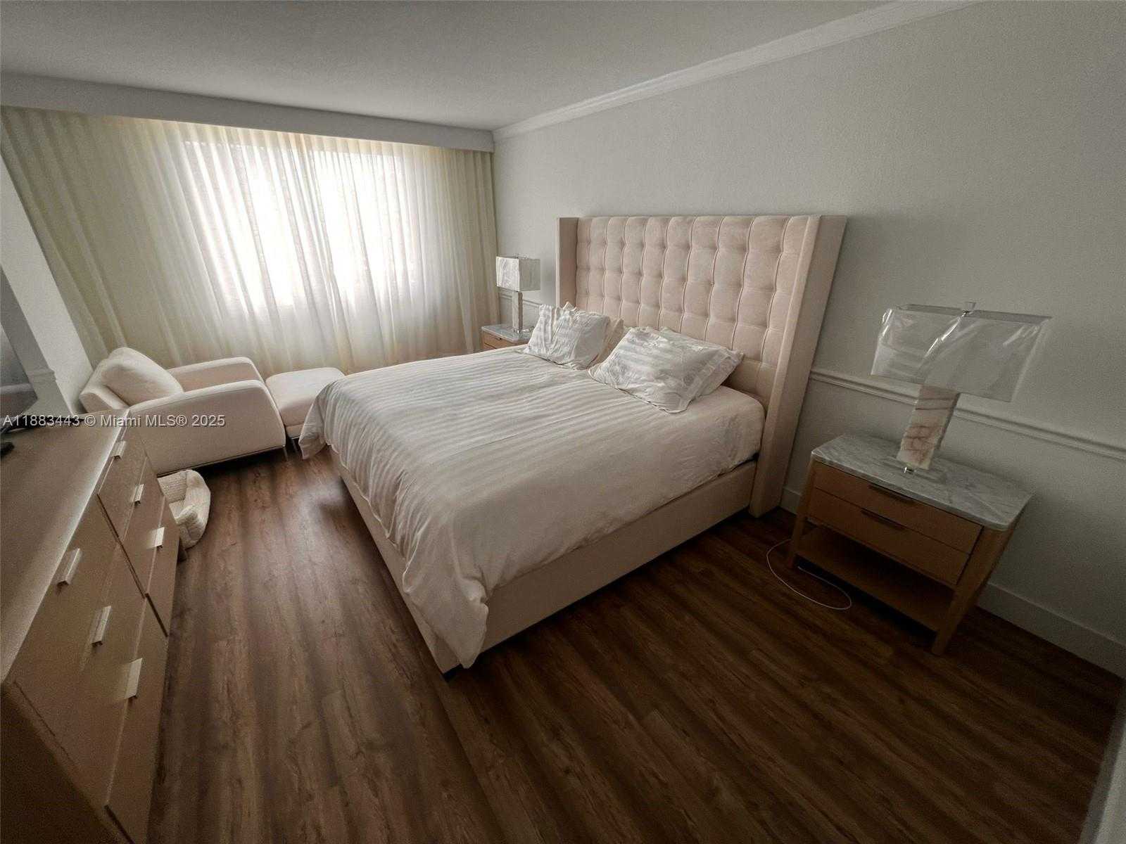 Small Image of 500 BAYVIEW DR #1021, Sunny Isles Beach Number 18