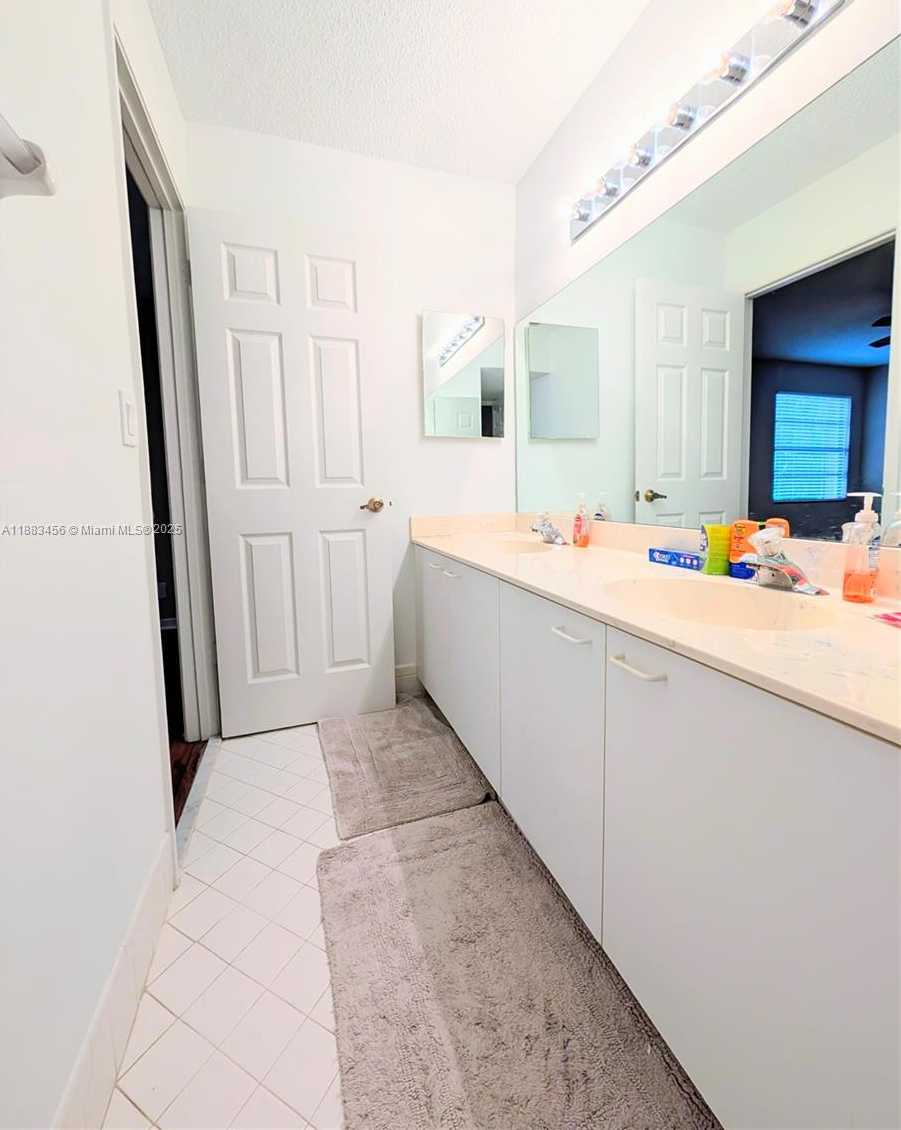 Small Image of 10330 NORTH WEST 12TH PL, Plantation Number 15