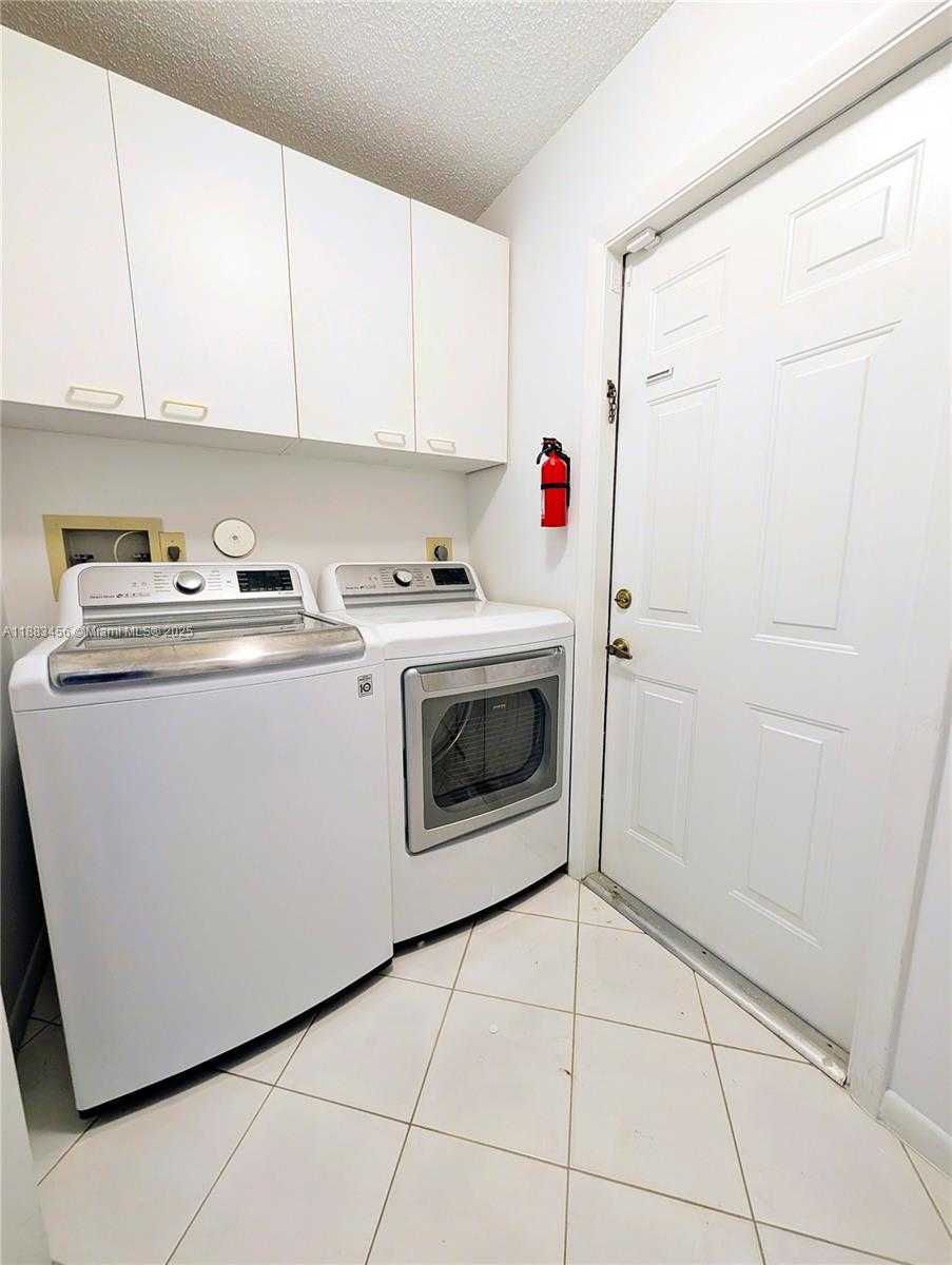 Small Image of 10330 NORTH WEST 12TH PL, Plantation Number 16