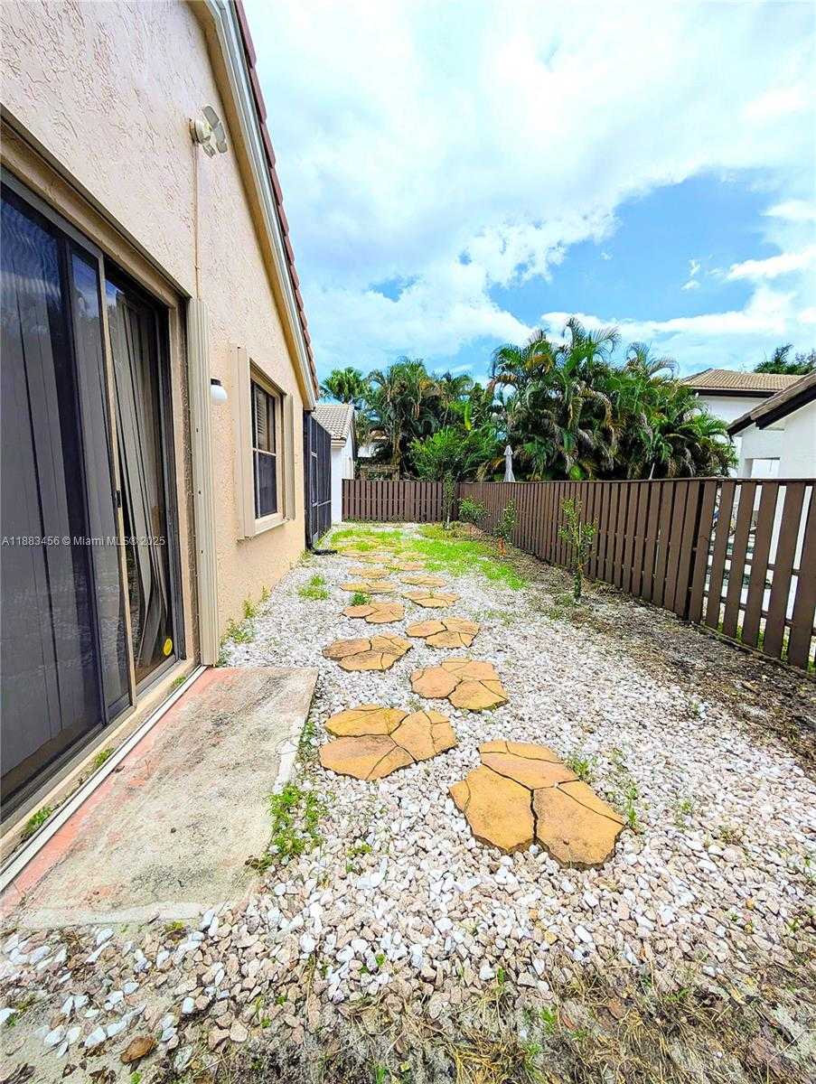 Small Image of 10330 NORTH WEST 12TH PL, Plantation Number 18