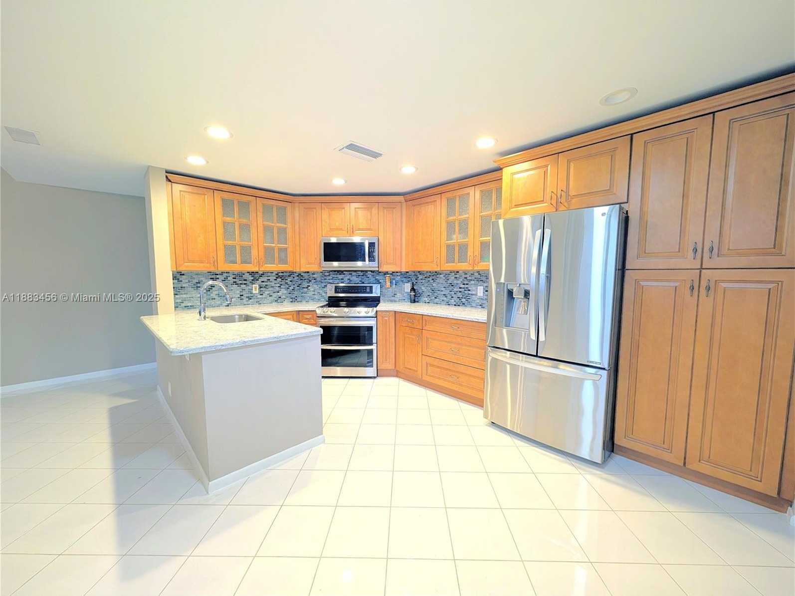 Small Image of 10330 NORTH WEST 12TH PL, Plantation Number 3