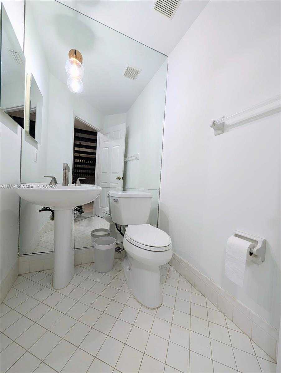 Small Image of 10330 NORTH WEST 12TH PL, Plantation Number 6